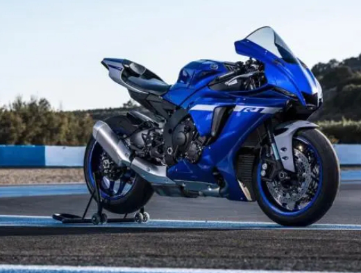 Οι απελευθερώσεις Yamaha 2025 R1 και R1m, με spoilers από ίνες άνθρακα, αναβαθμισμένα απορροφητές και φρένα